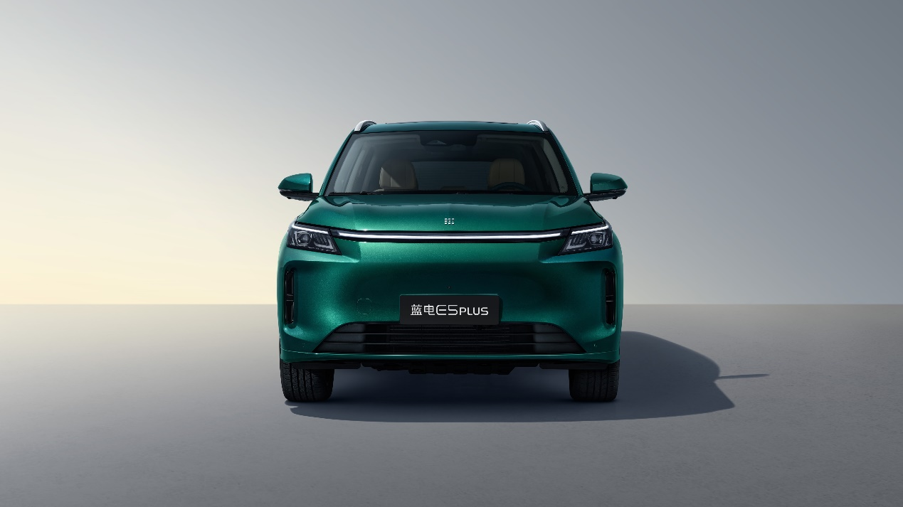 藍(lán)電E5 PLUS上新，一口價(jià)9.98萬(wàn)，10萬(wàn)內(nèi)唯一165km長(zhǎng)續(xù)航插混SUV